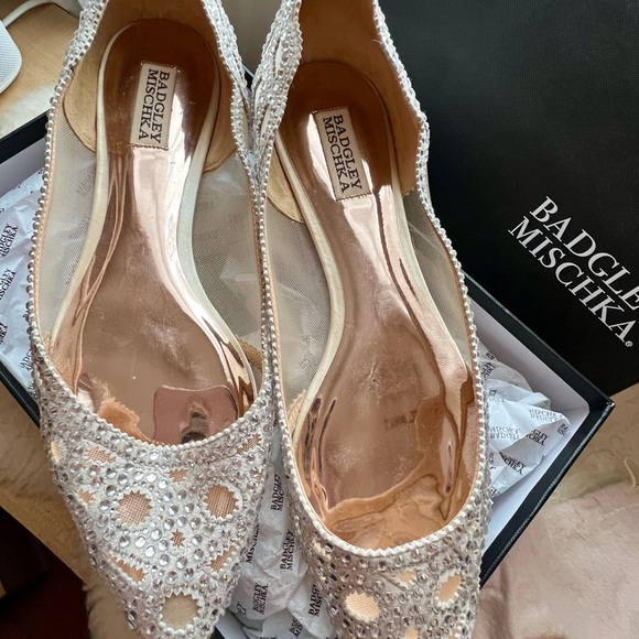 Badgley Mischka women's Gigi Crystal Pointed Lace Leather Flats Ivory 10 - Picture 3 of 8